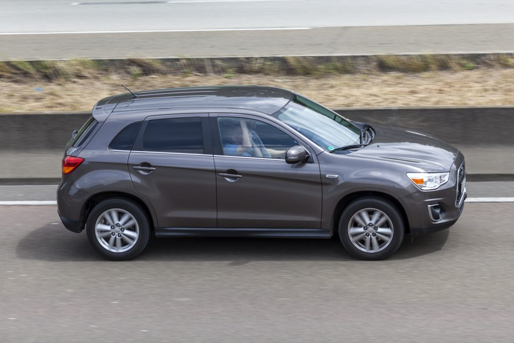 mitsubishi outlander trunk space