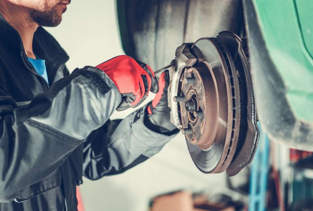 car brakes replacing